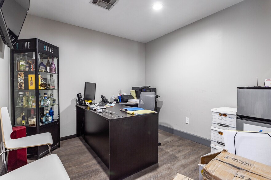 More Photos Of 669 Arroyo St, San Fernando Manufacturing For Sale