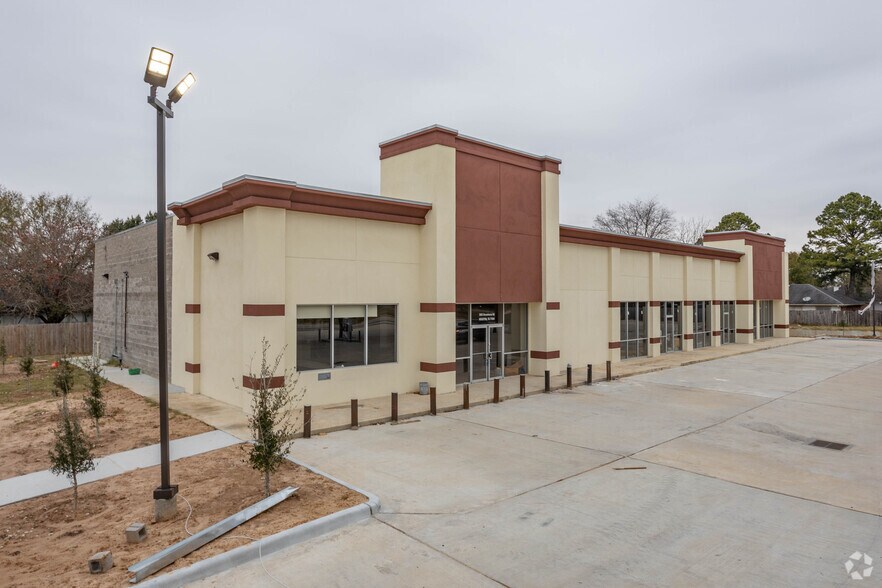 More Photos Of 3603 Greenhouse Rd, Katy Service Station For Lease