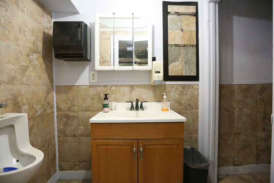 More Photos Of 620 South Ave, Rochester Light Manufacturing For Sale