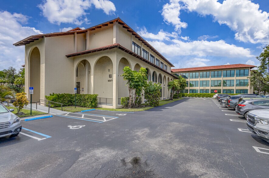 More Photos Of 6801 Lake Worth Rd, Greenacres Medical For Sale