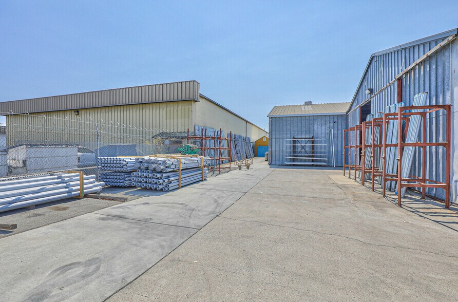 More Photos Of 50 Chamberlain St, Salinas Warehouse For Sale