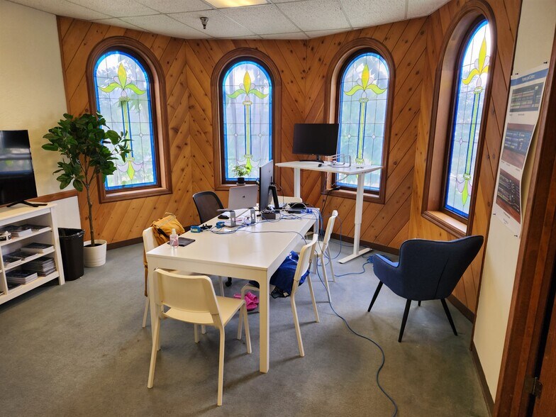 More Photos Of 178 S Victory Blvd, Burbank Office For Lease