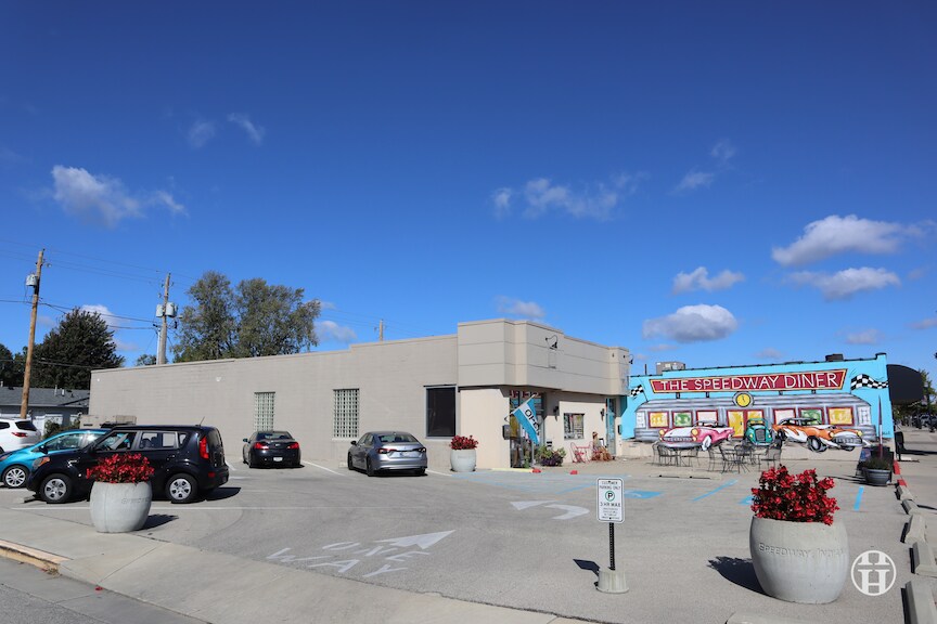 More Photos Of 1032 Main St, Indianapolis Restaurant For Lease