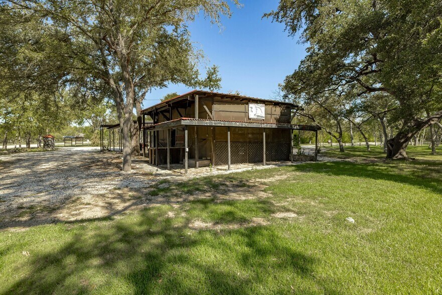 More Photos Of 1030 County Road 279, Liberty Hill Hotel For Sale