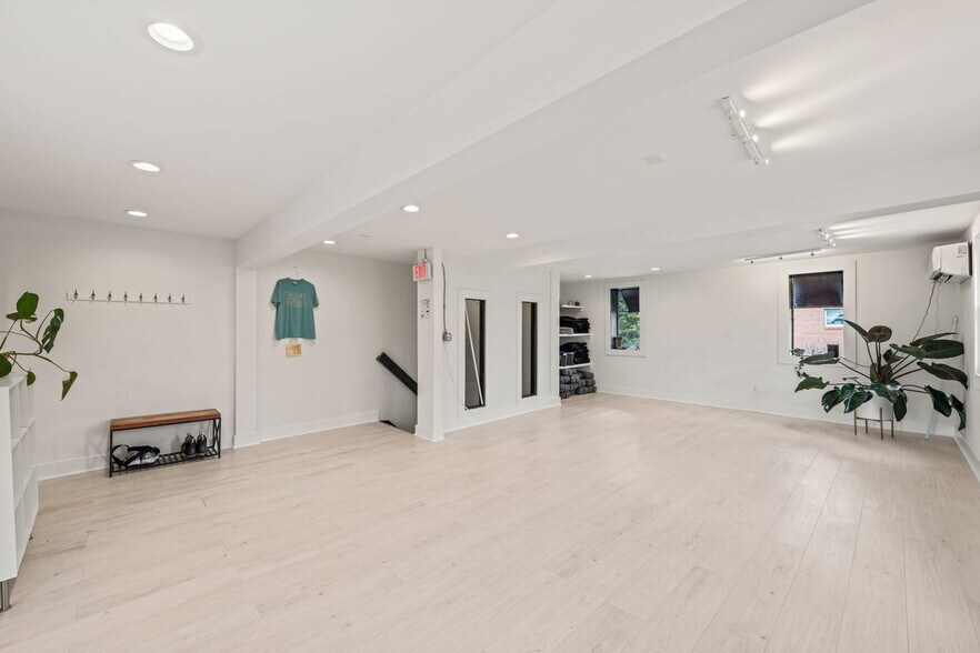 More Photos Of 705 W Rosemary St, Chapel Hill Storefront For Sale