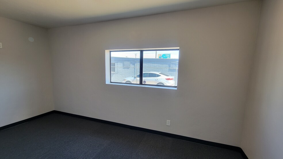 More Photos Of 1026 N Columbus Blvd, Tucson Light Manufacturing For Sale