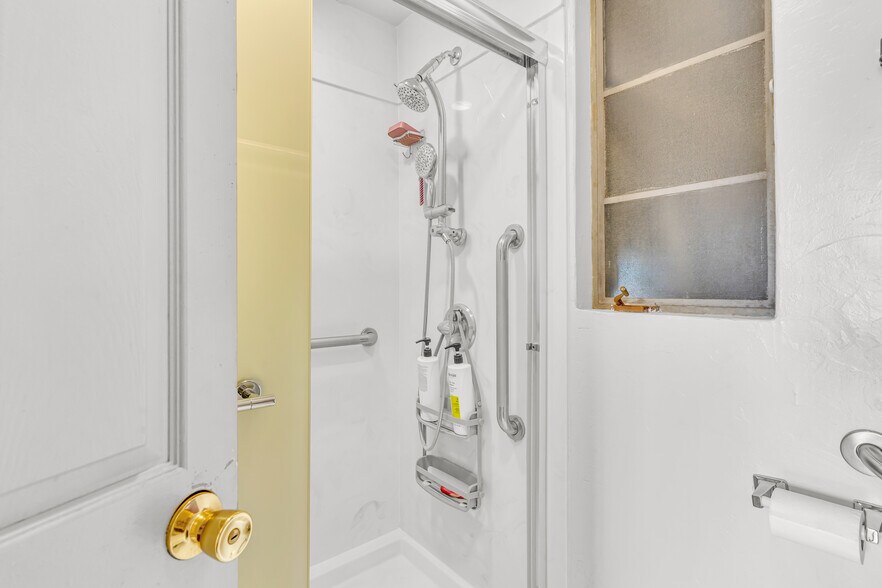 More Photos Of 2901 N Alvernon Way, Tucson Office For Sale