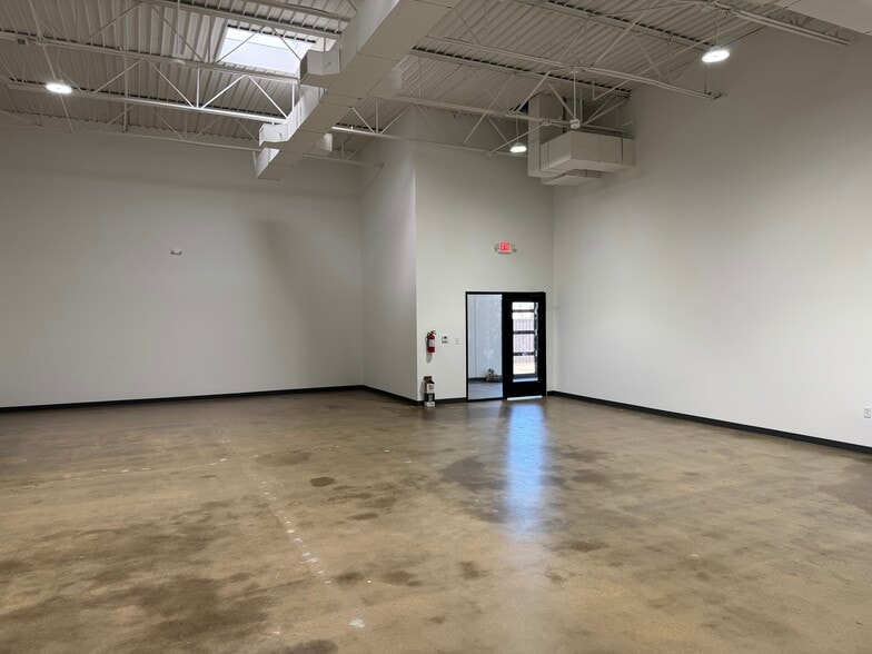 More Photos Of 4746 Memphis St, Dallas Light Distribution For Lease