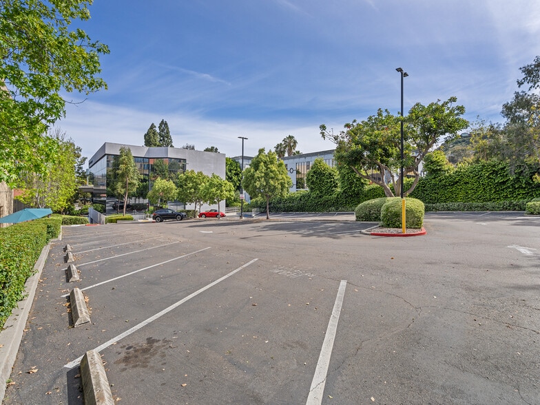 More Photos Of 2763 Camino del Rio S, San Diego Office For Lease