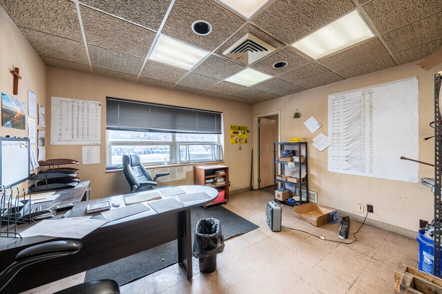 More Photos Of 714 Braddock View Dr, Mount Braddock Warehouse For Lease