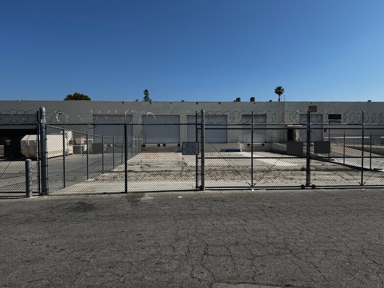 More Photos Of 20222-20238 Plummer St, Chatsworth Manufacturing For Lease