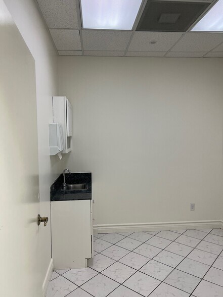 More Photos Of 22119 Sherman Way, Canoga Park Office For Lease