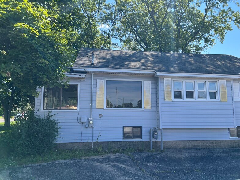 More Photos Of 24 Wilbur St SE, Wyoming Loft Creative Space For Lease