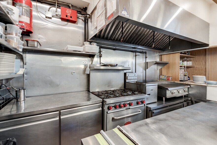 More Photos Of 626 Vanderbilt Ave, Brooklyn Apartments For Sale