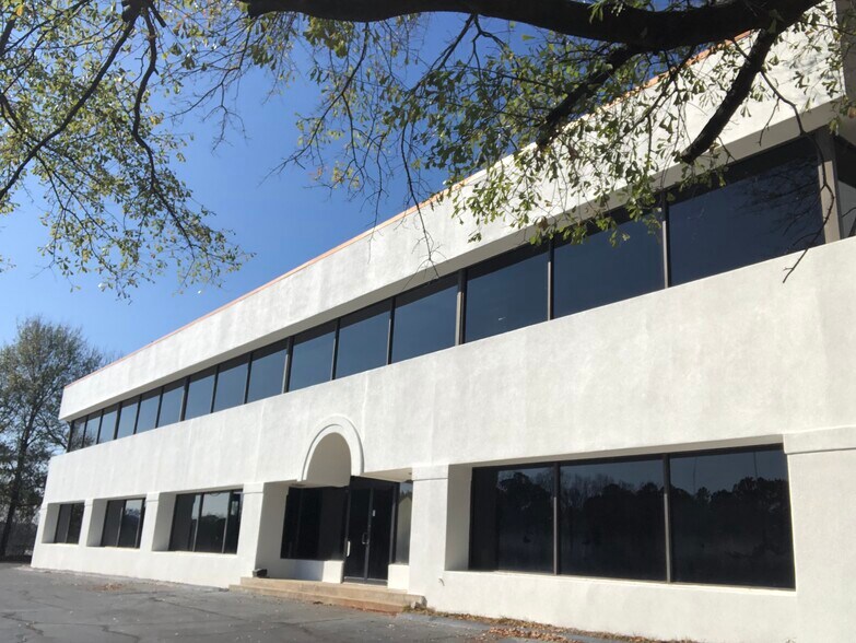 More Photos Of 2707 Buford Hwy, Atlanta Office For Sale