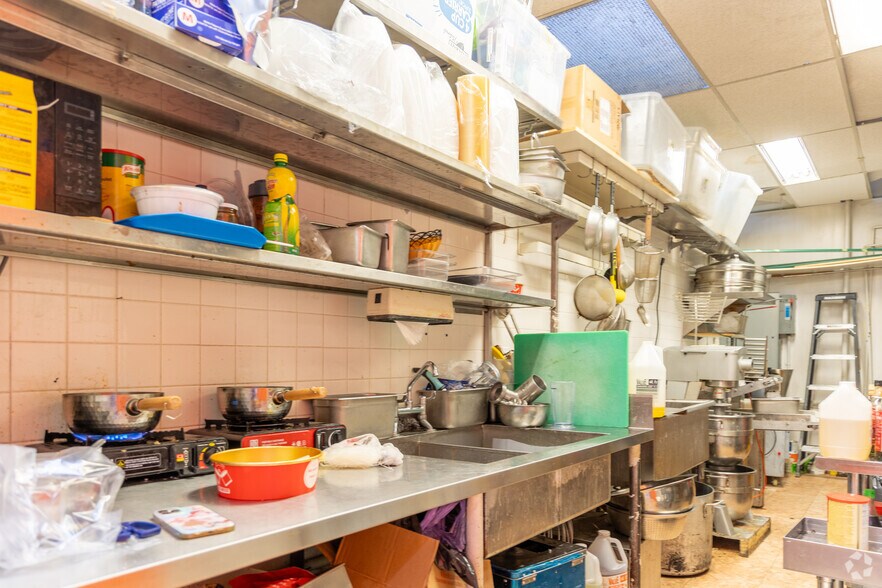 More Photos Of 670 Hwy-7 E, Richmond Hill General Retail For Sale