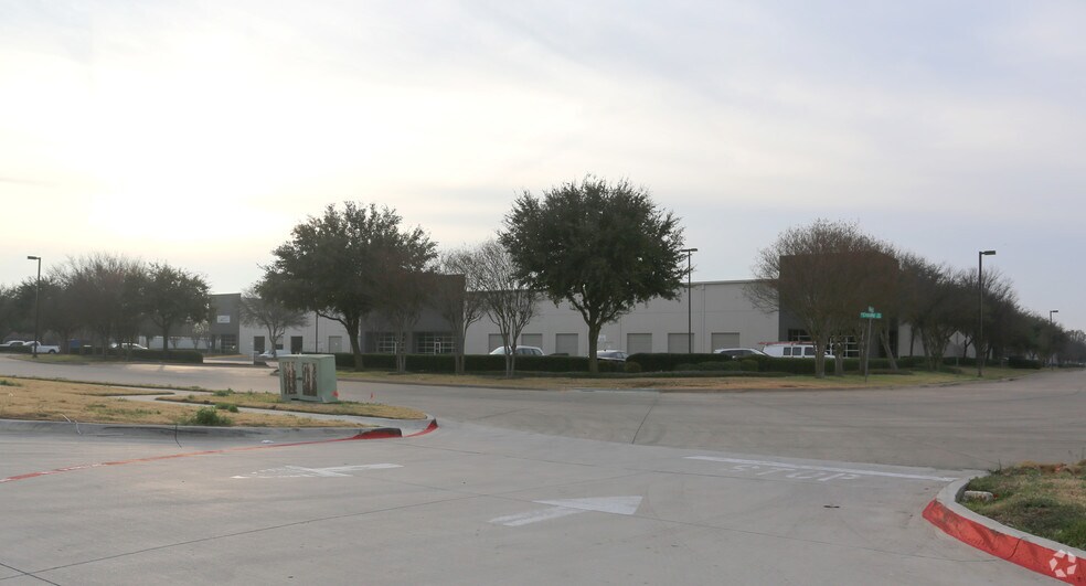 More Photos Of 1500 Luna Rd, Carrollton Warehouse For Lease