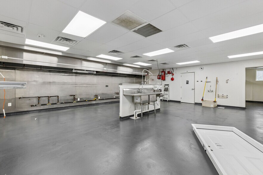 More Photos Of 102 N Rogers St, Aberdeen Restaurant For Sale