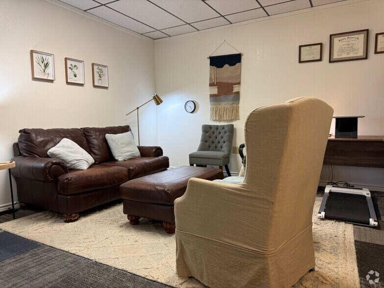 More Photos Of 116 S US Highway 281, Marble Falls Office For Lease