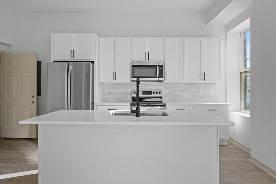 More Photos Of 842 Rice St, Saint Paul Storefront Retail Residential For Lease