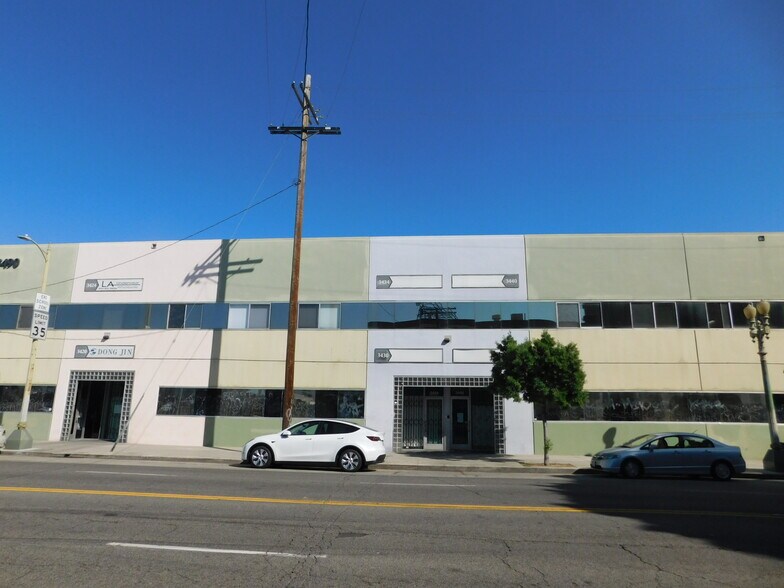 More Photos Of 3490 S Broadway, Los Angeles Warehouse For Lease