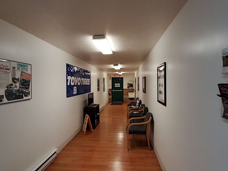 More Photos Of 5750-5788 N Ridge Rd, Madison Light Manufacturing For Lease