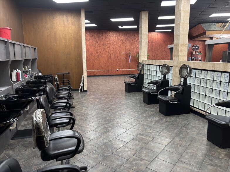 More Photos Of 434 S West St, Wichita Freestanding For Lease