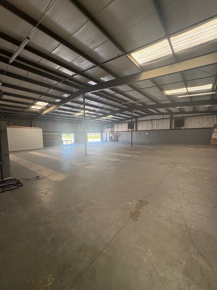 More Photos Of 1950 Wise Dr, Dothan Warehouse For Lease