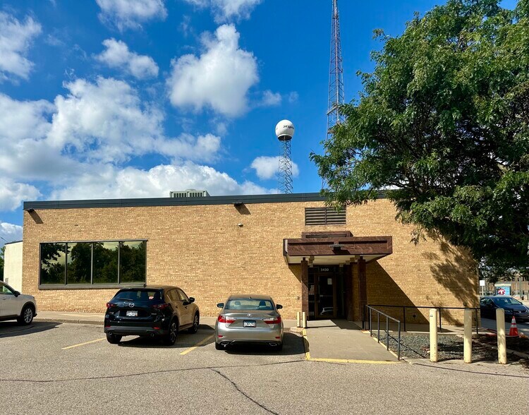 More Photos Of 3410-3430 SE University Ave, Minneapolis General Retail For Sale