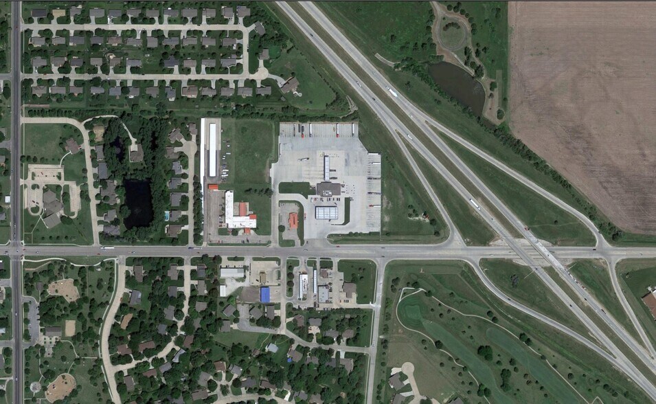 More Photos Of 606 E Lincoln Blvd, Hesston Hotel For Sale