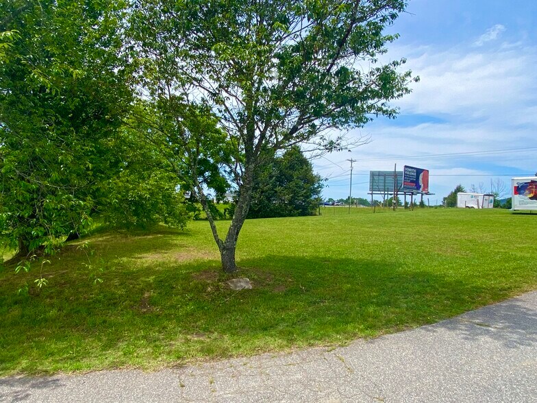 More Photos Of 3351 Hickory Blvd, Hudson Freestanding For Sale