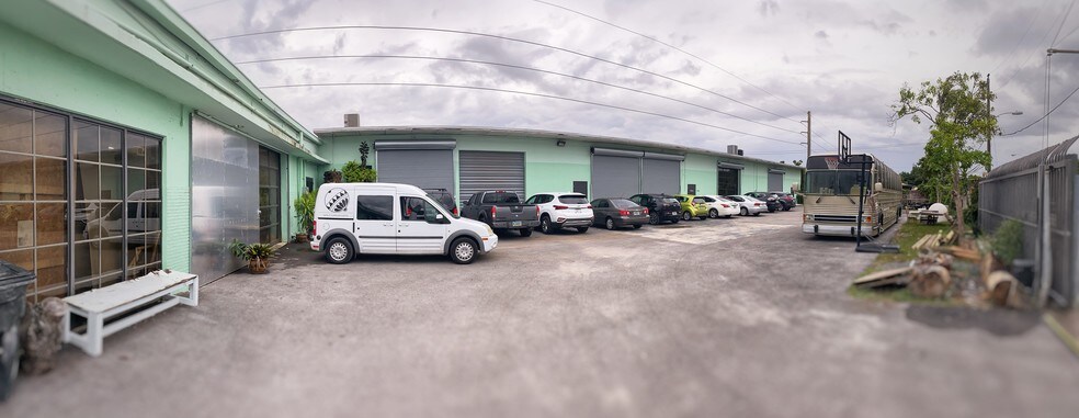 More Photos Of 290 NW 73rd St, Miami Service For Lease