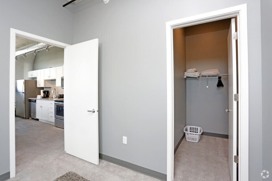 More Photos Of 511 Pershing Ave, Davenport Multifamily For Sale