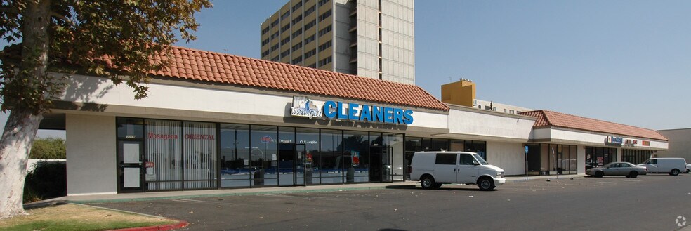 More Photos Of 3019-3045 Wilson Rd, Bakersfield Unknown For Lease