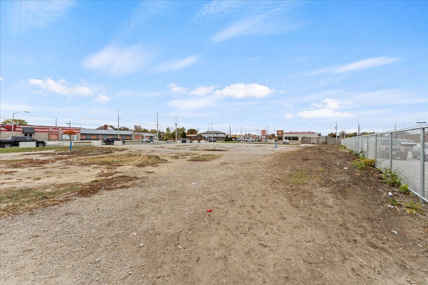 More Photos Of 2410-12-16-2488 Tecumseh W Rd, Windsor Land For Sale