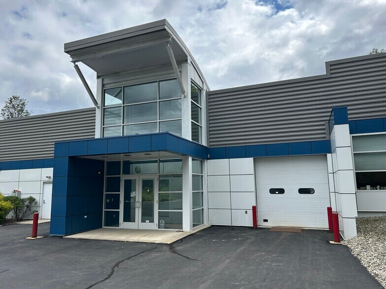 Primary Photo Of 1825-1829 Paradise Trl, East Stroudsburg Showroom For Lease