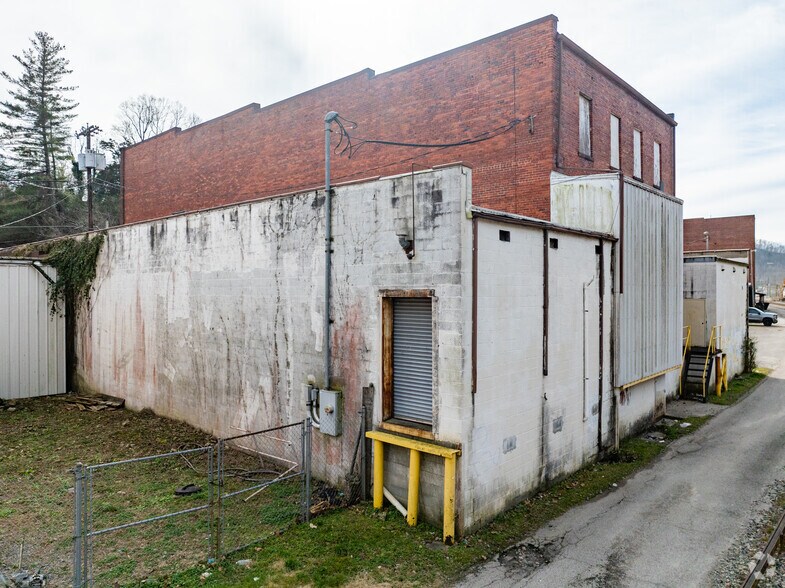 More Photos Of 421 Main St, Madison General Retail For Sale