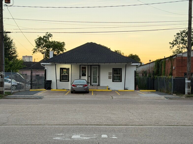 Primary Photo Of 304 S Lockwood Dr, Houston Storefront Retail Office For Lease