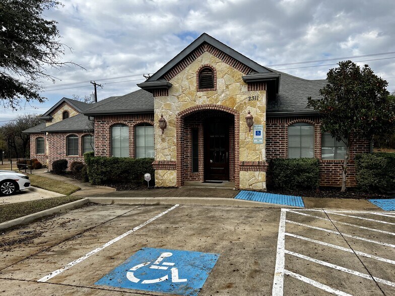 More Photos Of 2301 Mustang Dr, Grapevine Office For Lease