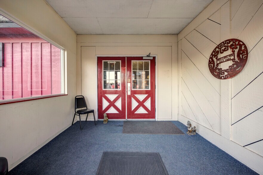 More Photos Of 627 S Columbia Ave, Connell General Retail For Lease