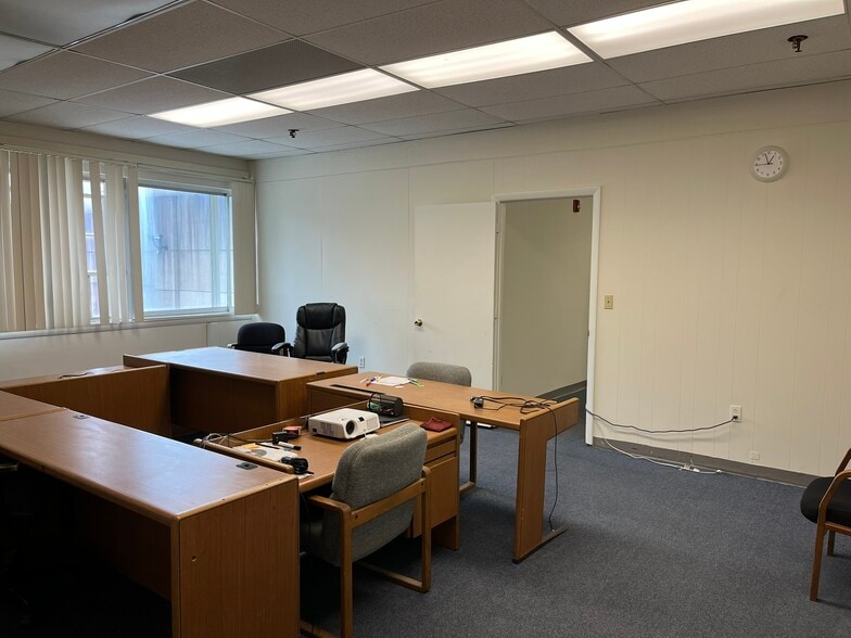 More Photos Of 14 Dartmouth St, Malden Office For Lease