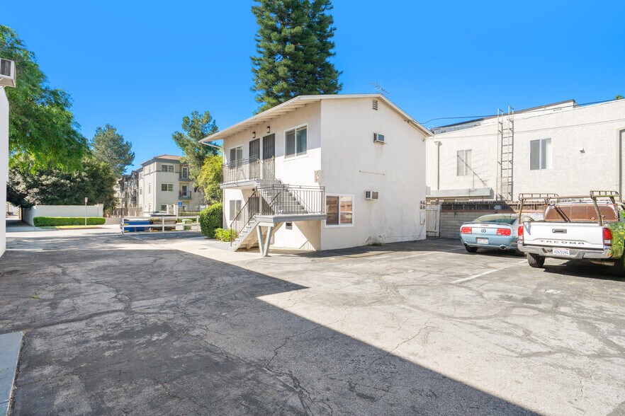 More Photos Of 14525 Albers St, Sherman Oaks Apartments For Sale