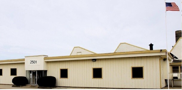 More Photos Of 2501-2503 Deborah Ave, Zion Manufacturing For Lease