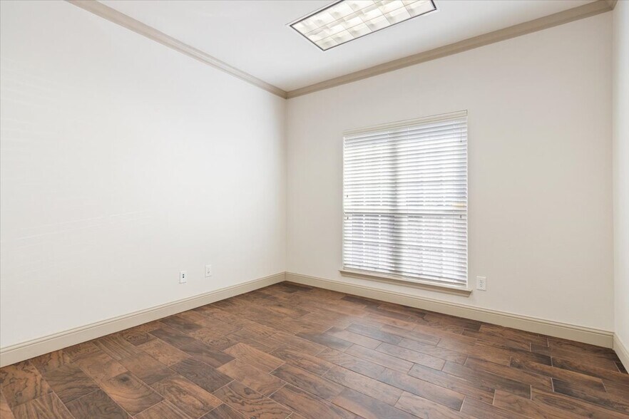 More Photos Of 1000 State Highway 6, Woodway Medical For Lease