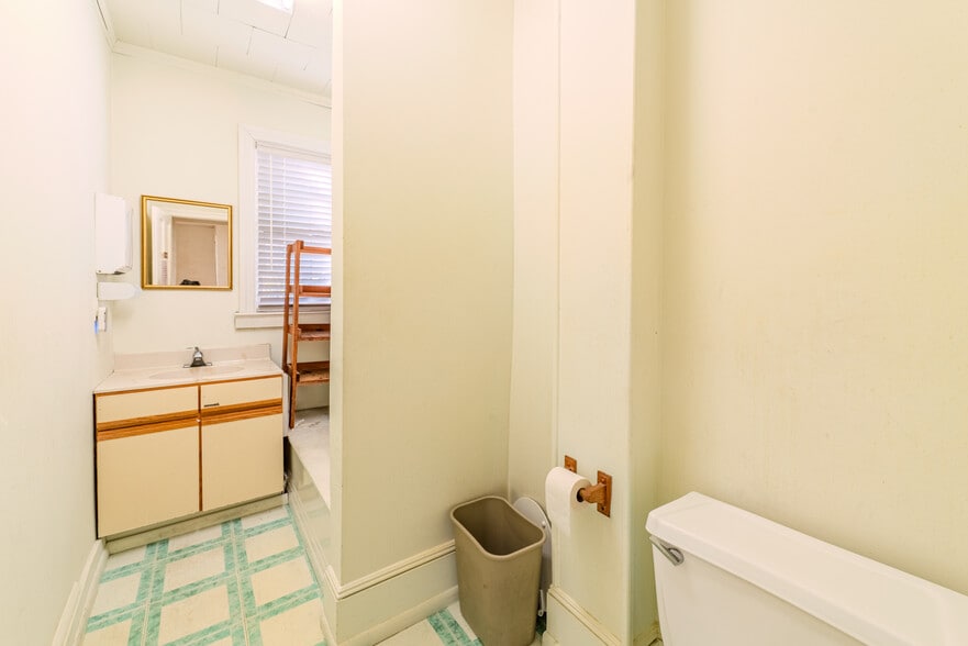 More Photos Of 177 W High St, Somerville Medical For Sale