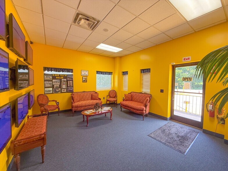 More Photos Of 2335 Columbia Hwy, Pulaski Office For Sale