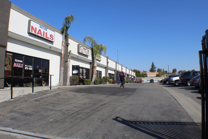 Primary Photo Of 3800 Niles St, Bakersfield General Retail For Lease