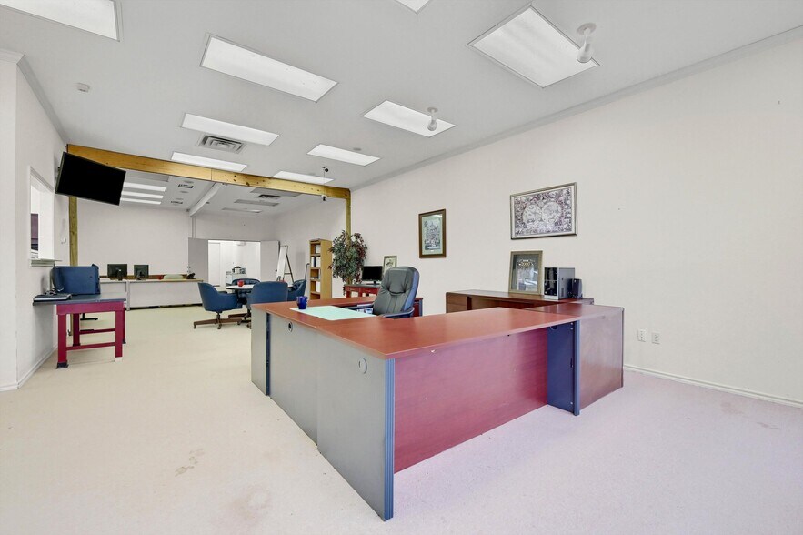 More Photos Of 18987 W US Highway 82, Sherman Industrial For Sale