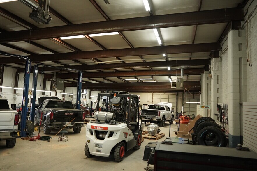 More Photos Of 300 N Main Ave, Big Lake Auto Dealership For Sale