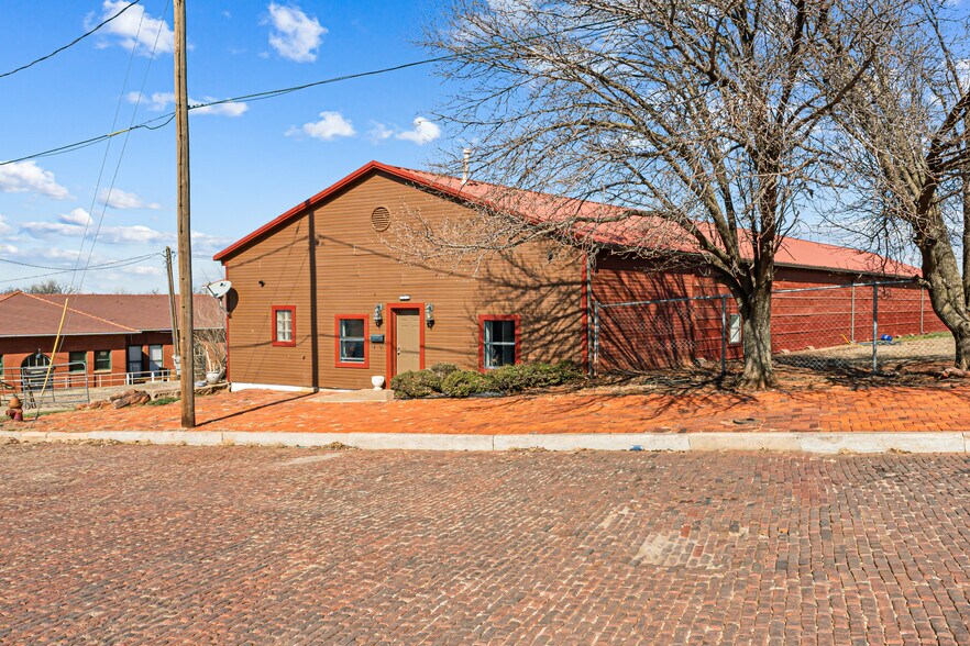 Primary Photo Of 410 W Harrison Ave, Guthrie Freestanding For Sale